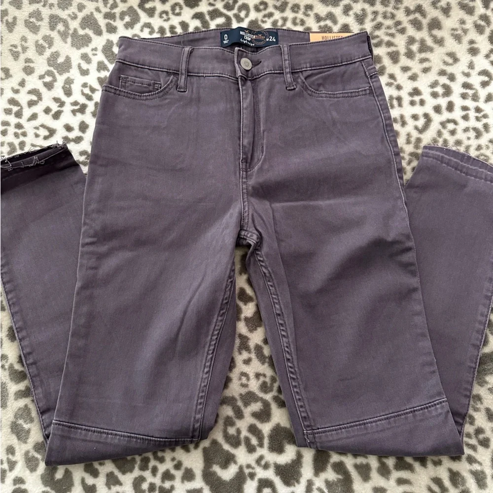 Hollister Crop High Rise Fray Bottom Pants in Gray Purple Size 0 24W